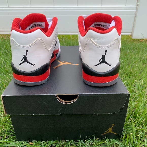 Jordan 5 Fire Red Low GS - Picture 4 of 6